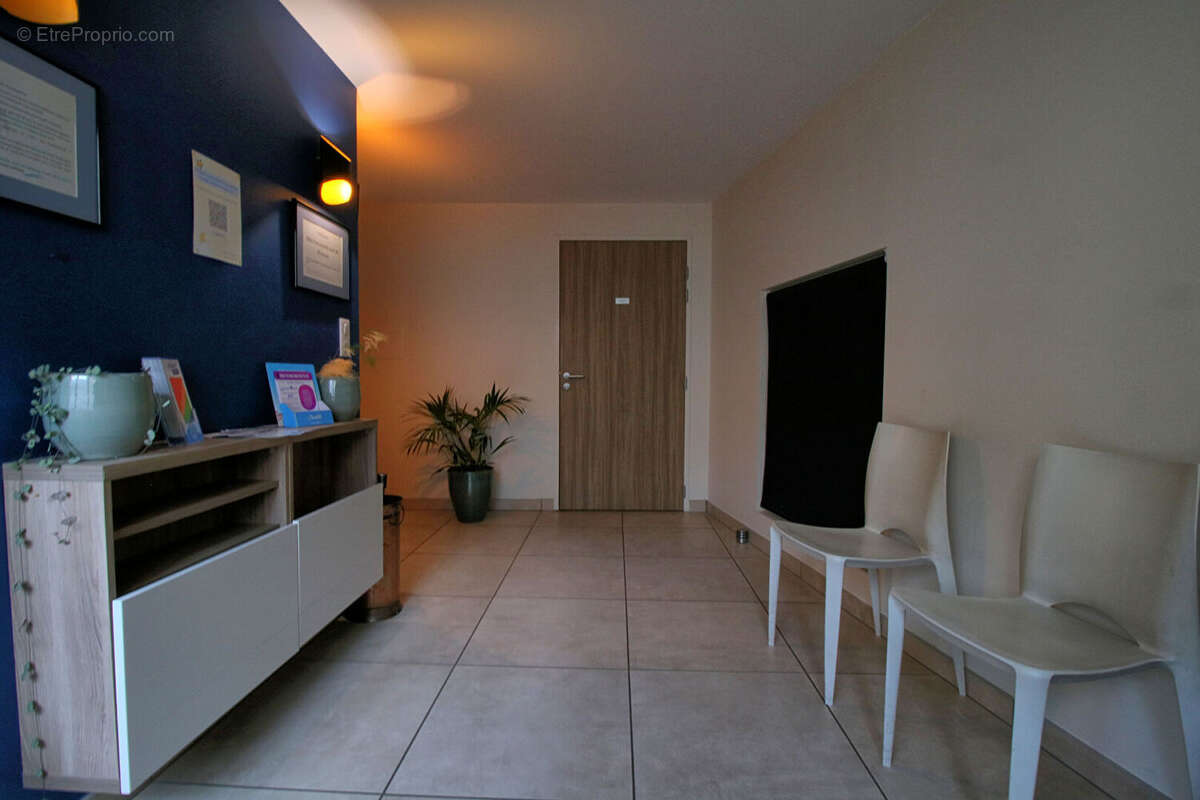A vendre - appartement t2 - secteur cathedrale - photo 4
