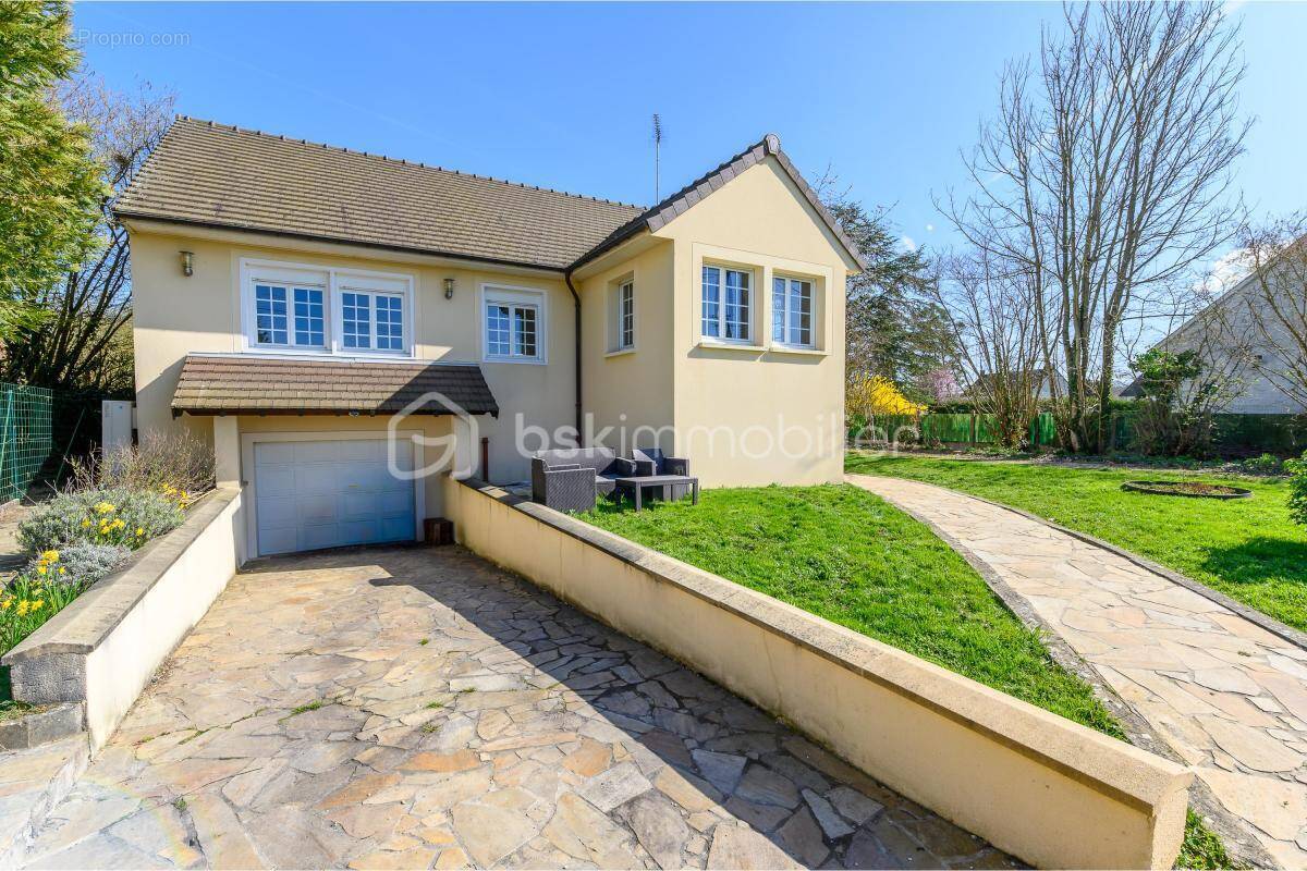 Maison à VILLENEUVE-LE-COMTE