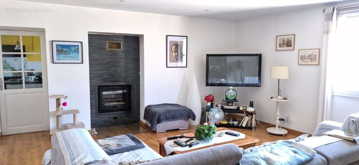 Maison 225 m² à Chateau-Larcher  - photo 6
