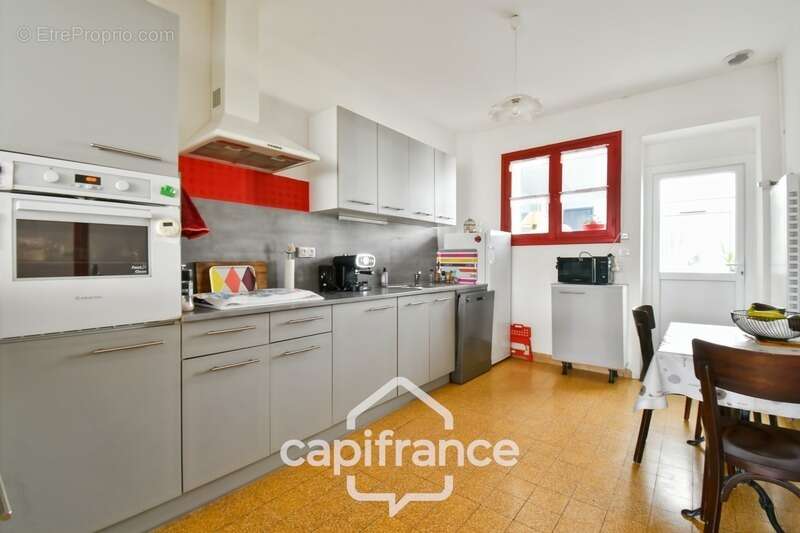 Maison à vendre de plain pied 5 pièces SAINT JEAN D'ANGELY (17) sur une parcelle de 1012m² - photo 6