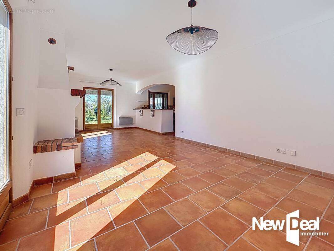 Maison à MONTAUROUX