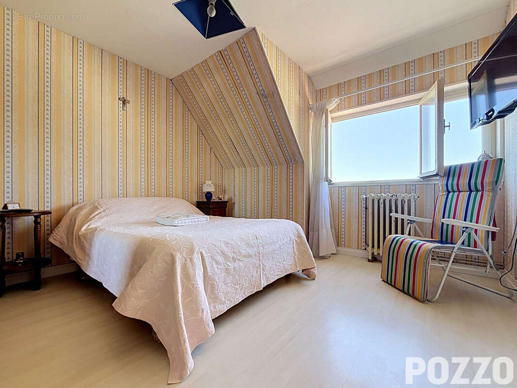 Maison Saint Pair Sur Mer 5 pièce(s) 107 m2 - À seulement 500 mètres des commerces et de la plage ! - photo 9