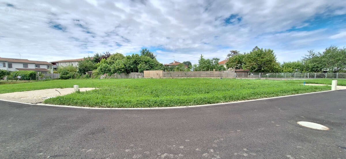 Terrain à BOURG-EN-BRESSE