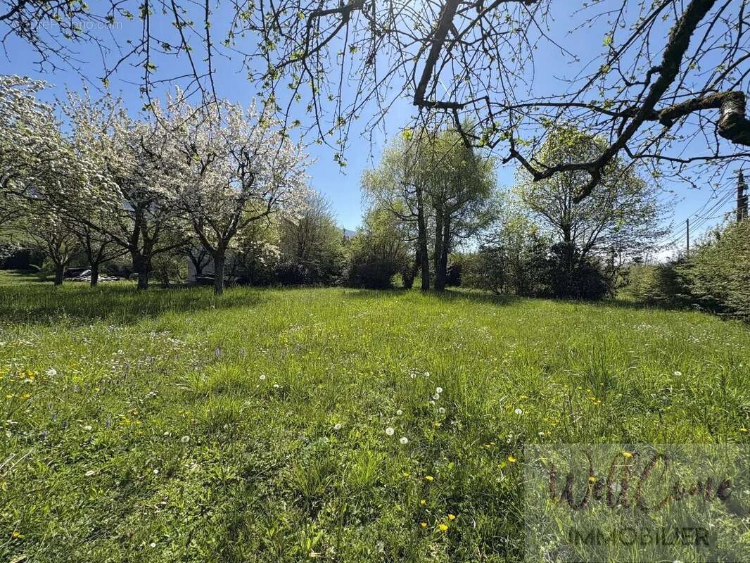 Terrain à GRESY-SUR-AIX
