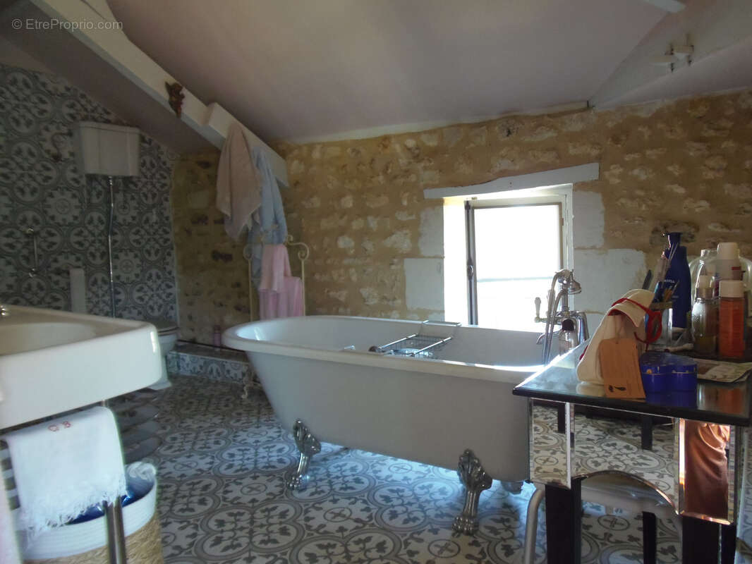 Maison à SAINT-THOMAS-DE-CONAC