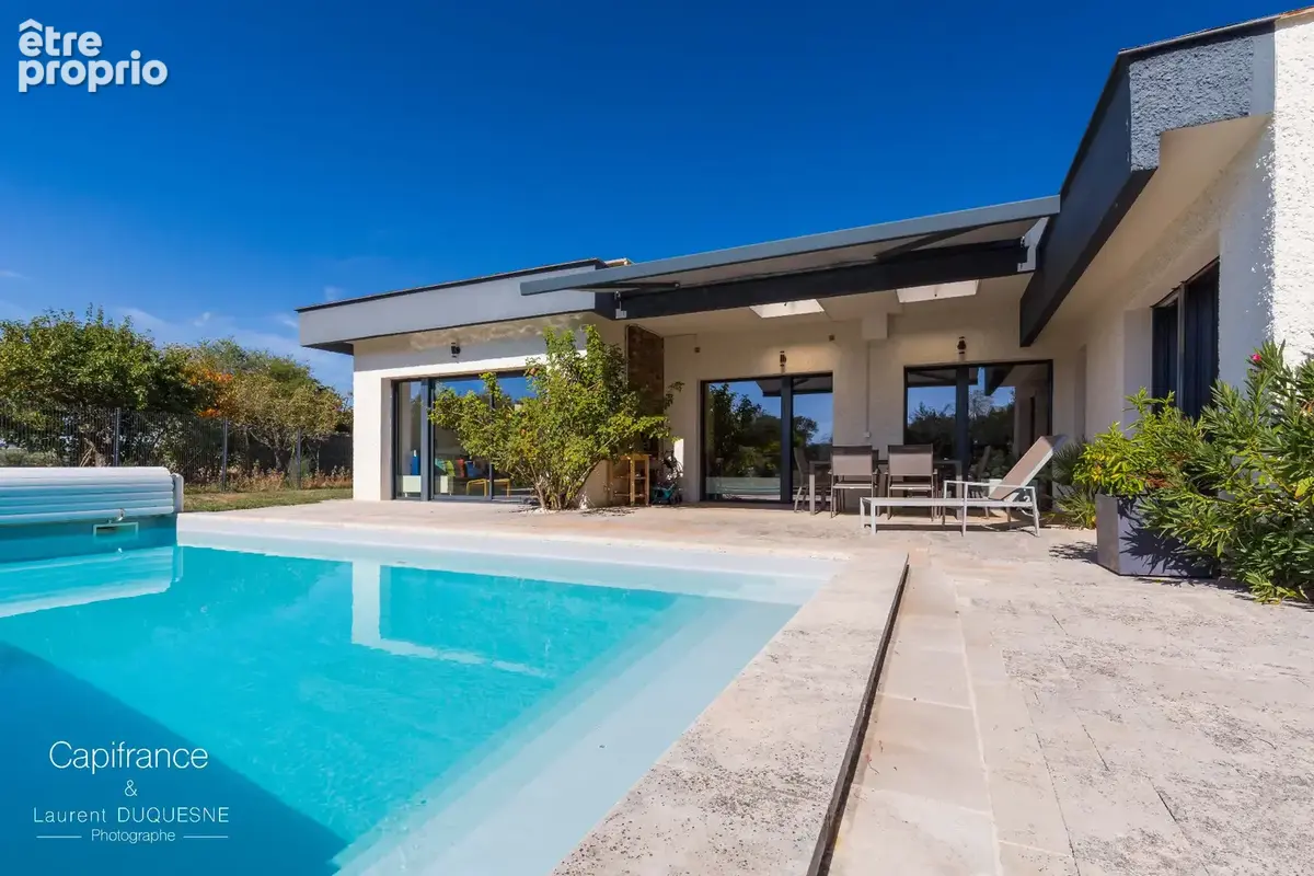 Maison d’architecte de plain-pied avec piscine et vue dégagée - photo 2