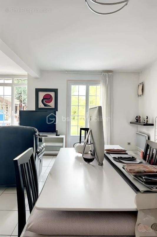 Maison à LES CLAYES-SOUS-BOIS