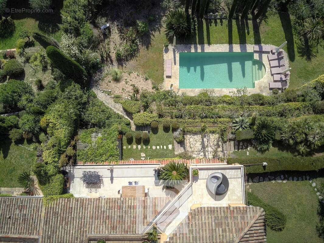 Mougins Village - Propriété de charme avec vue panoramique sur la mer jusqu'à l'arrière-pays - photo 9