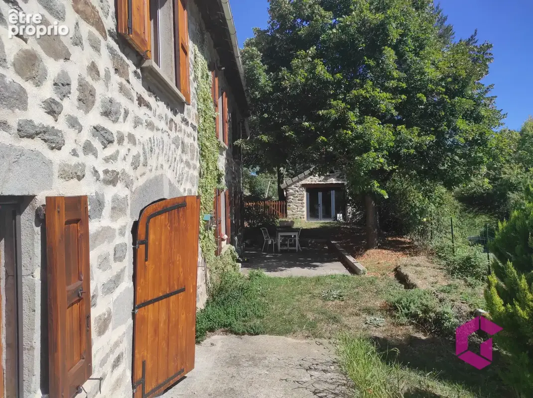 Ancienne ferme en pierres rénovée sur grand terrain. - photo 4