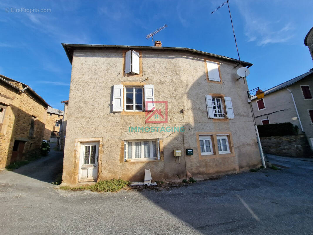 Maison à POUSTHOMY