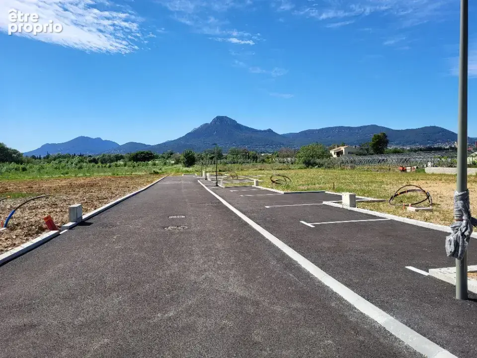 Terrain à LA CRAU