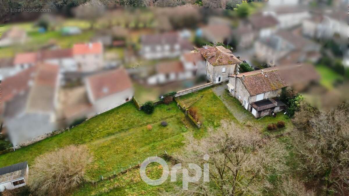 Maison à COMPREIGNAC