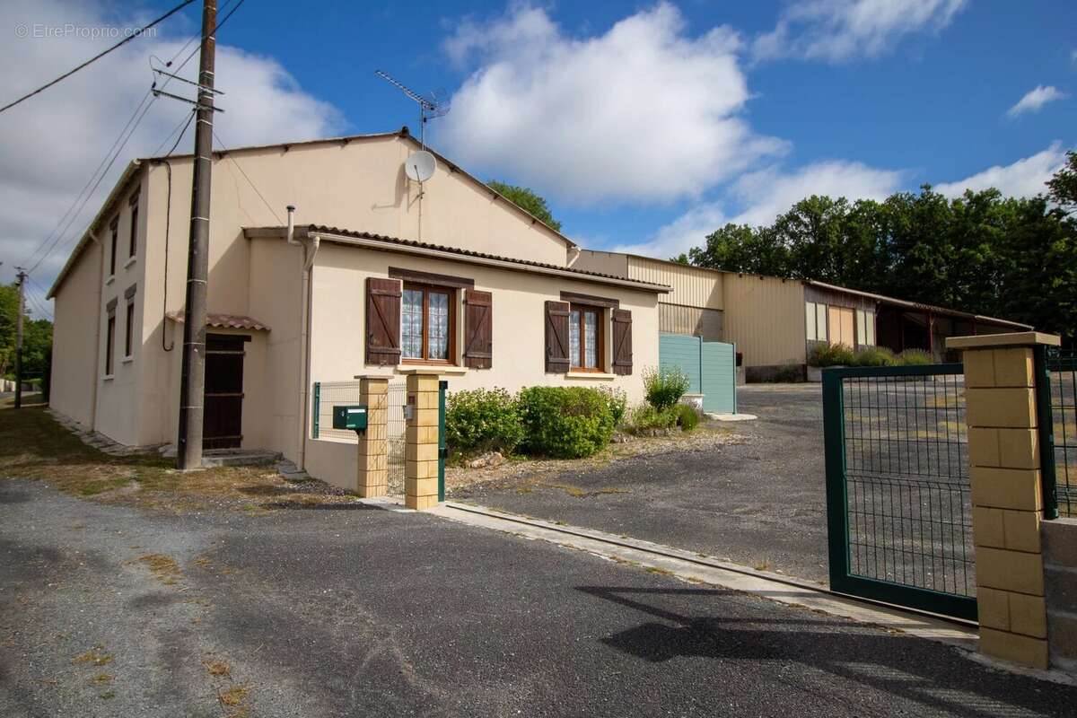Maison à GARDES-LE-PONTAROUX