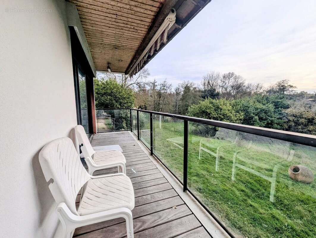 Balcon suite parentale et mezzanine - Maison à YVRAC