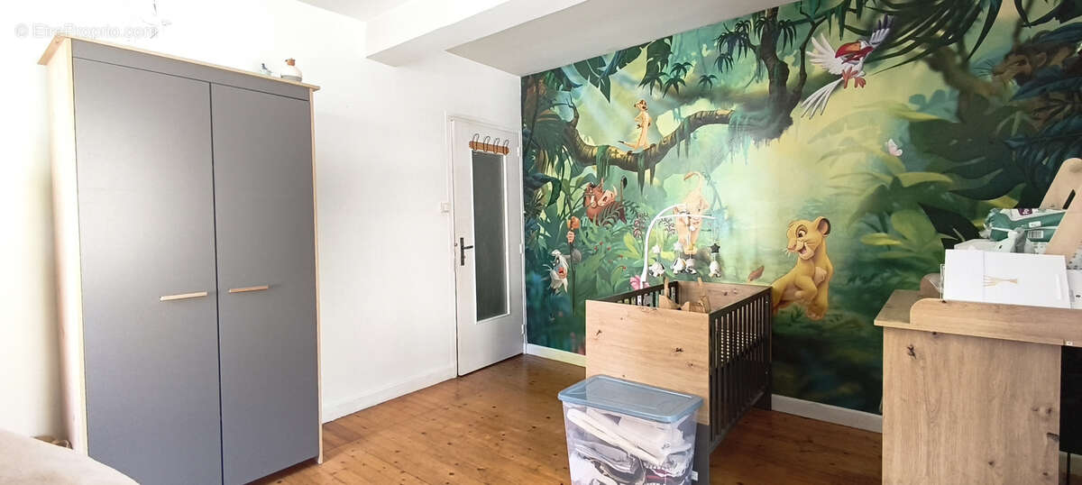 Appartement à MOURS-SAINT-EUSEBE