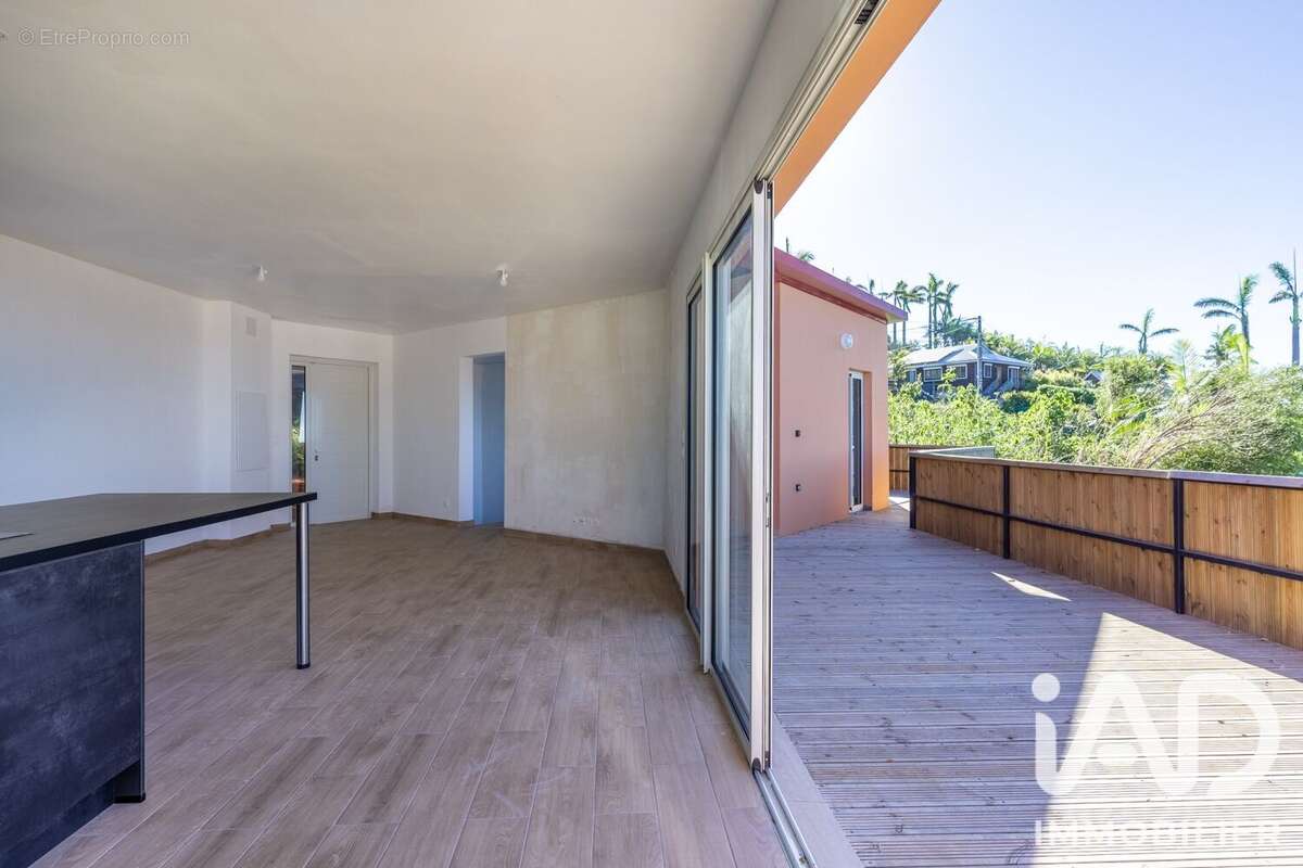 Maison 110 m² à Les Avirons  - photo 6