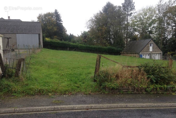 Terrain à SAINT-HILAIRE-DU-HARCOUET
