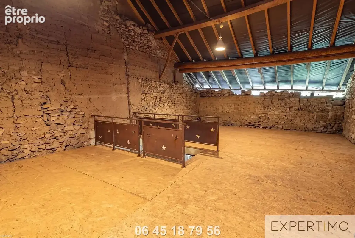 Maison de caractere renovee - calme - vue degagee- piscine et grange - photo 12