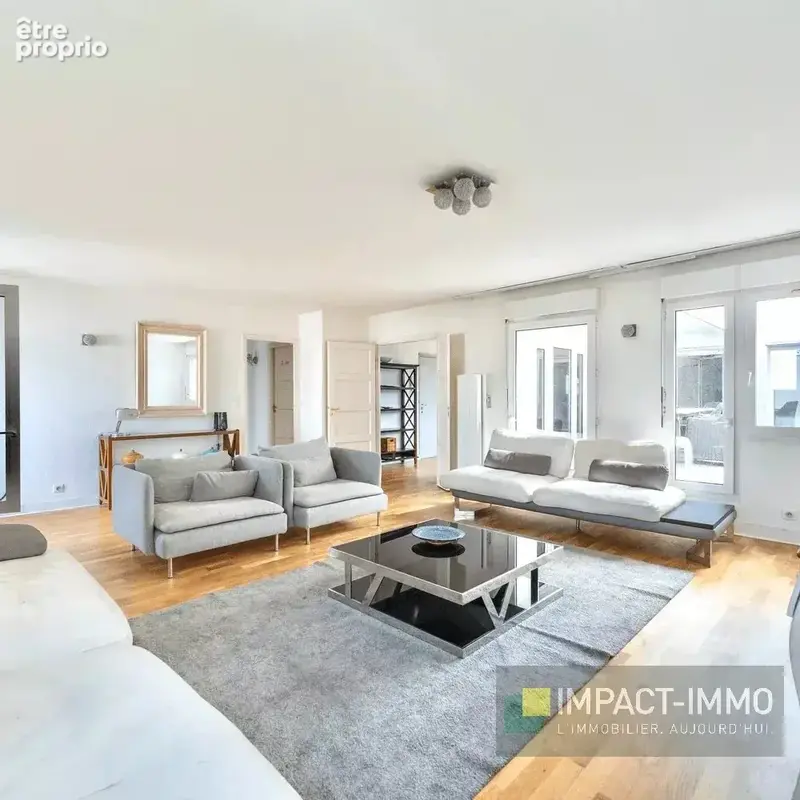 Appartement à COURBEVOIE