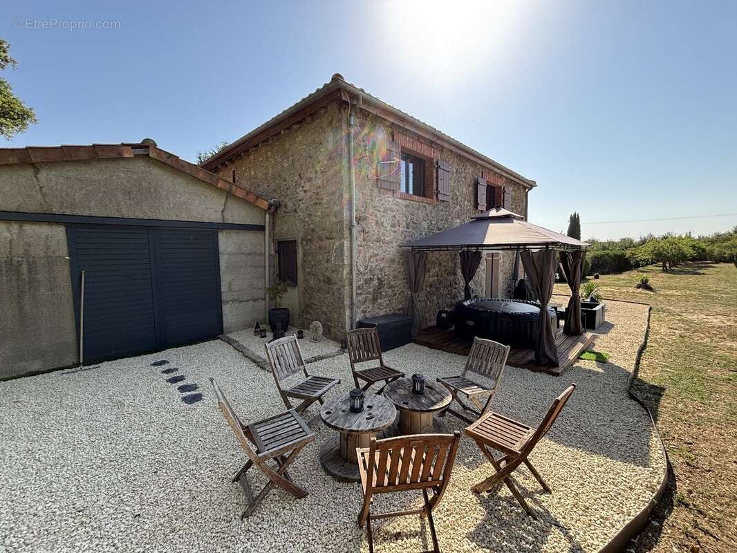 Propriété de caractère - 330m² - 11 000m² de terrain - photo 4