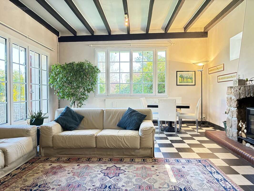 Appartement à SAINT-SULPICE-LES-FEUILLES