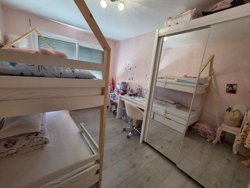 Grand appartement rénové avec balcons et suite parentale - photo 15