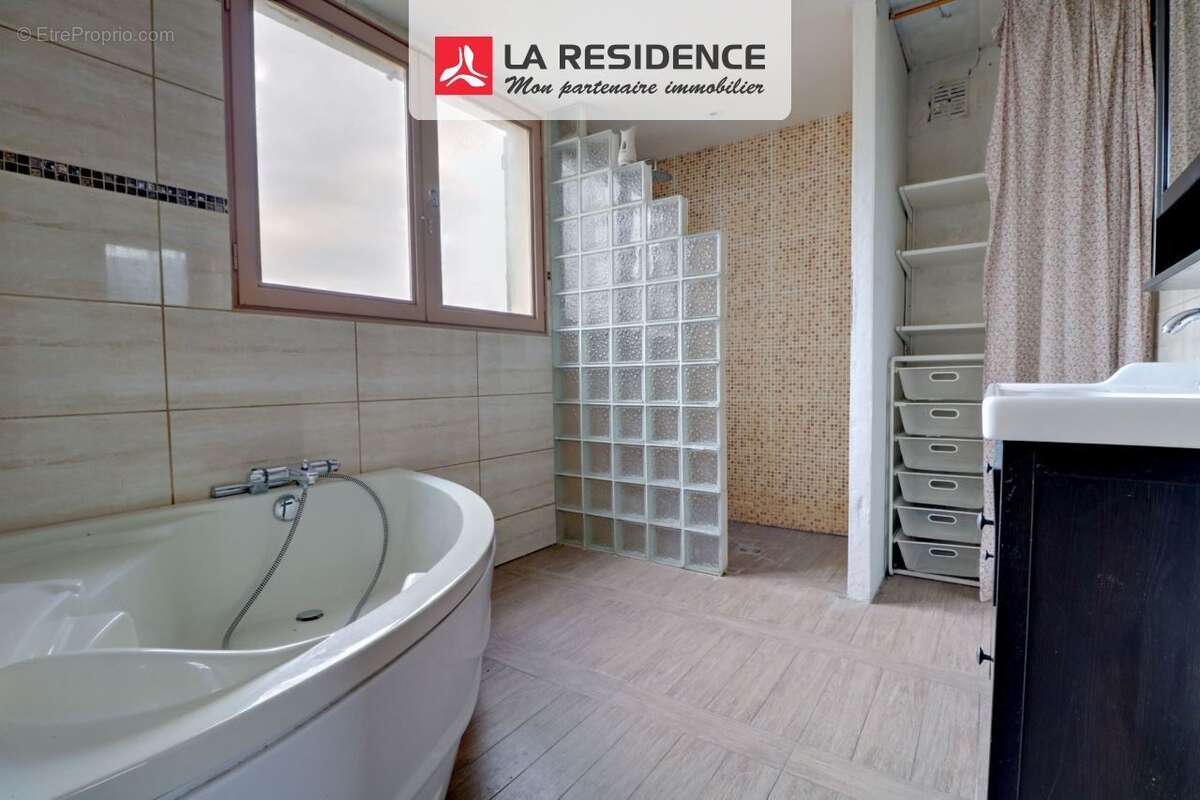 Maison à MARCHEZAIS