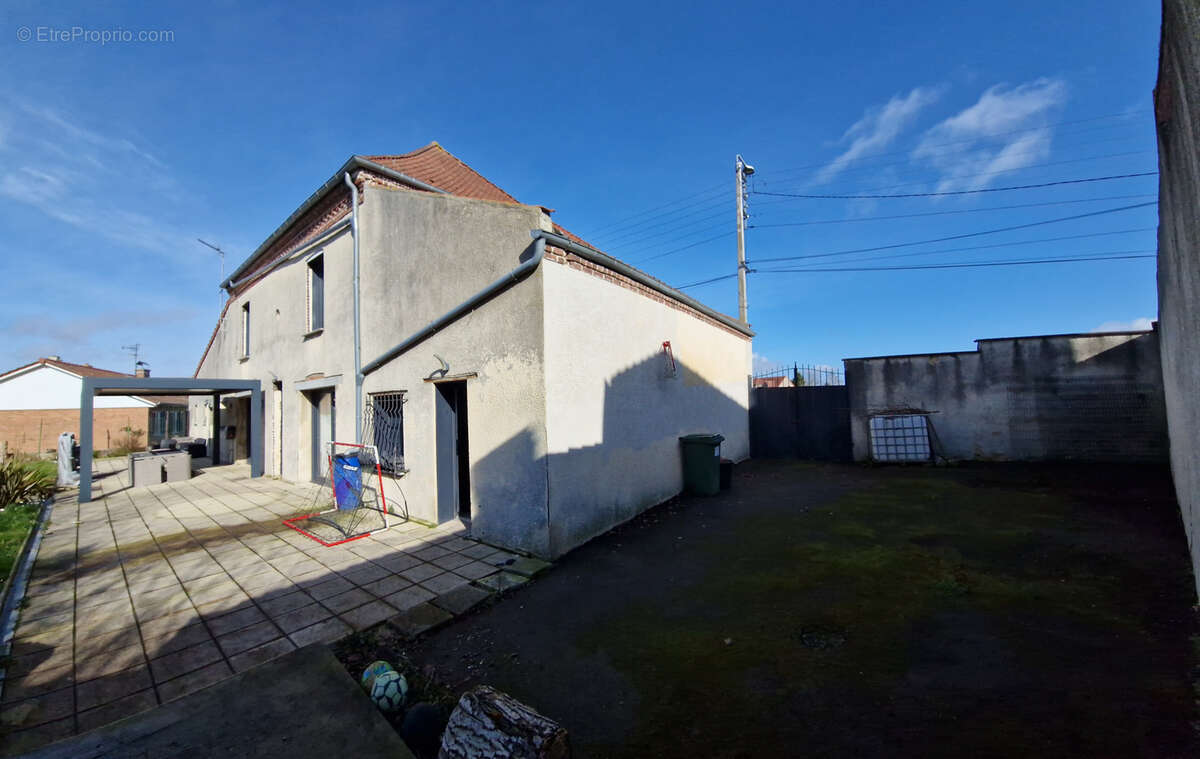 SEMI PLAIN PIED INDIVIDUEL rénové de 175 m2, 5 chambres voir+, garage et jardin sur Sailly Labourse - photo 3