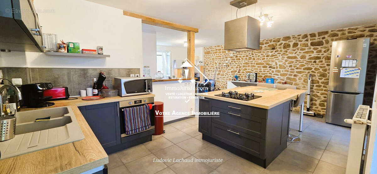 Maison à COMPREIGNAC