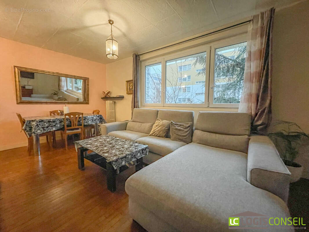 Appartement à MONTROUGE