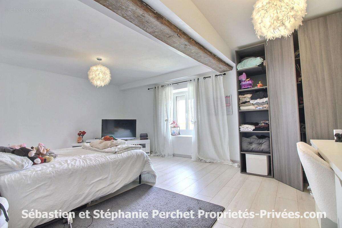 En exclusivité - Corps de ferme  362 m² - 8 chambres -terrain 1,2 ha - granges 500 m² - photo 11