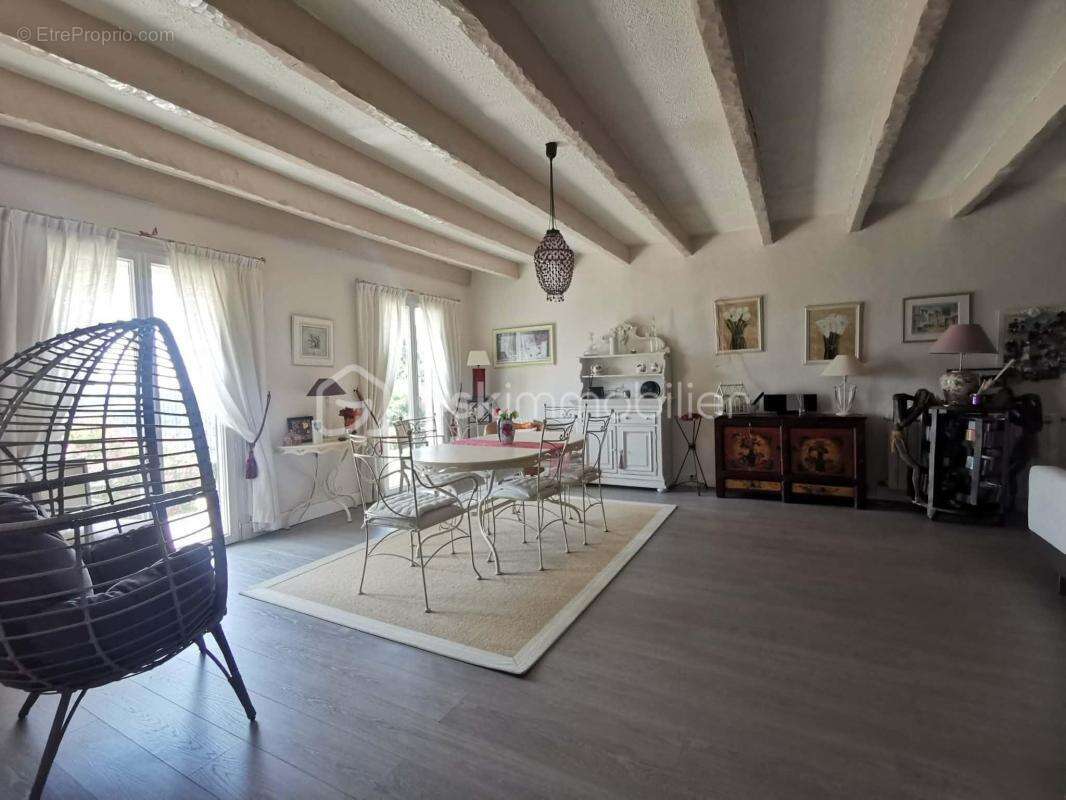 THOARD - propriété d'exception - deux villas de plain-pied (235m²) - terrain 5 264m² - piscine - garage - photo 13