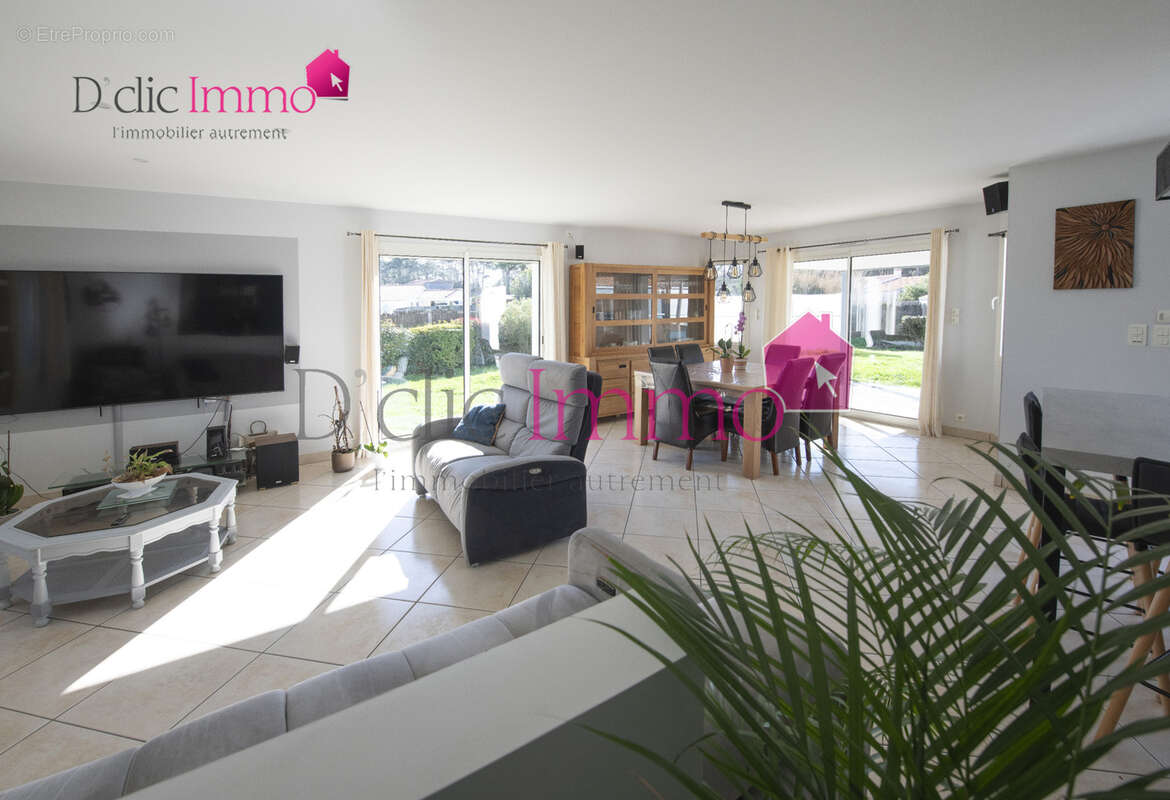 SAINT HILAIRE DE RIEZ   165 m2 habitables   4 chambres   2 garages (54 m2 et 48 m2)   Pièce SPA 32 m2   Jardin - photo 3