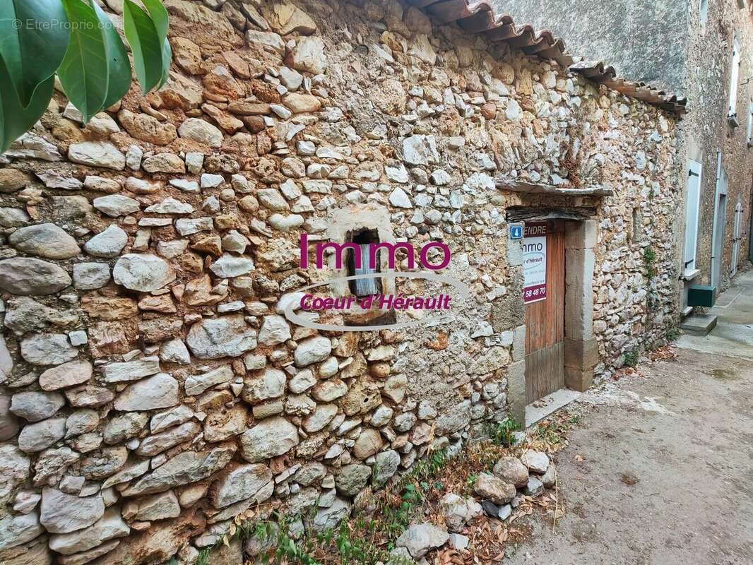 Opportunité rare à Montpeyroux : Ancien bâti en pierre à réhabiliter  19 000  - photo 3