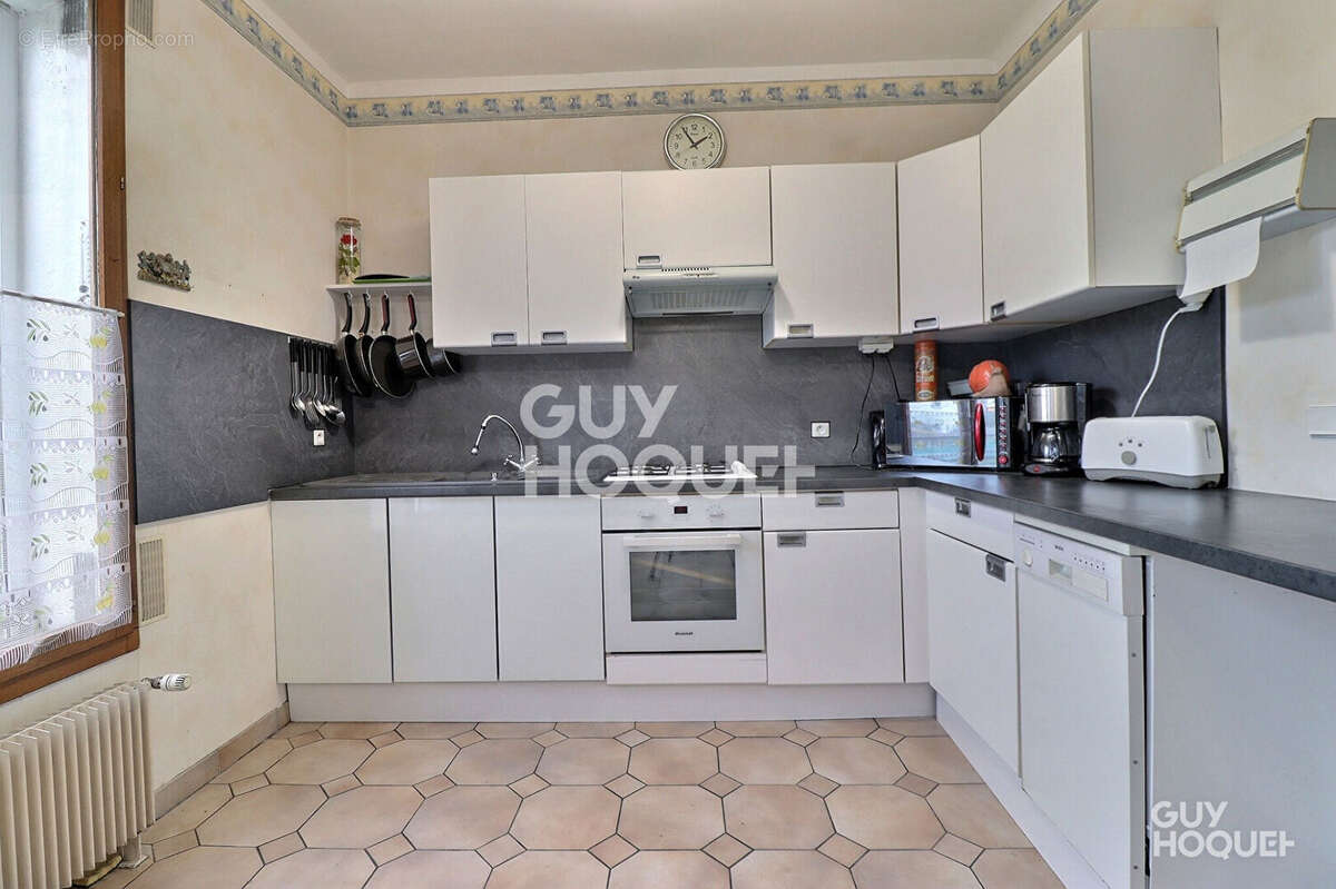 Maison à SAINTE-GENEVIEVE-DES-BOIS