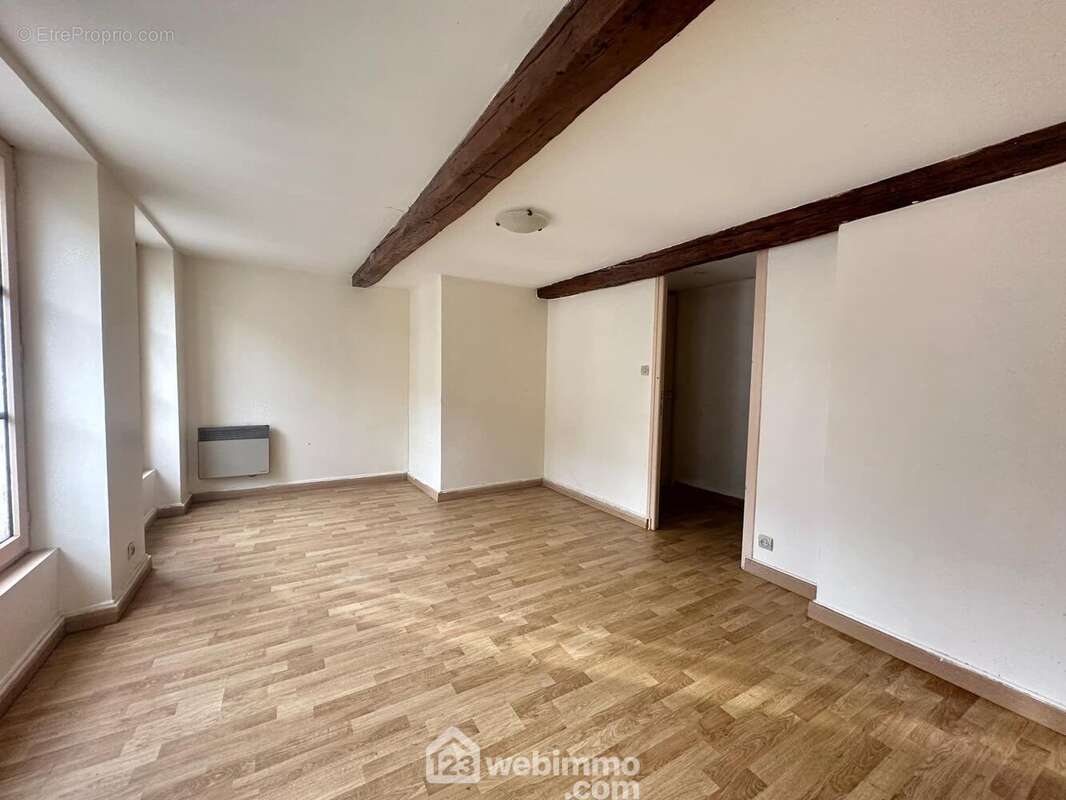 Toutes les fenêtres sont en double vitrage - Appartement à LAON