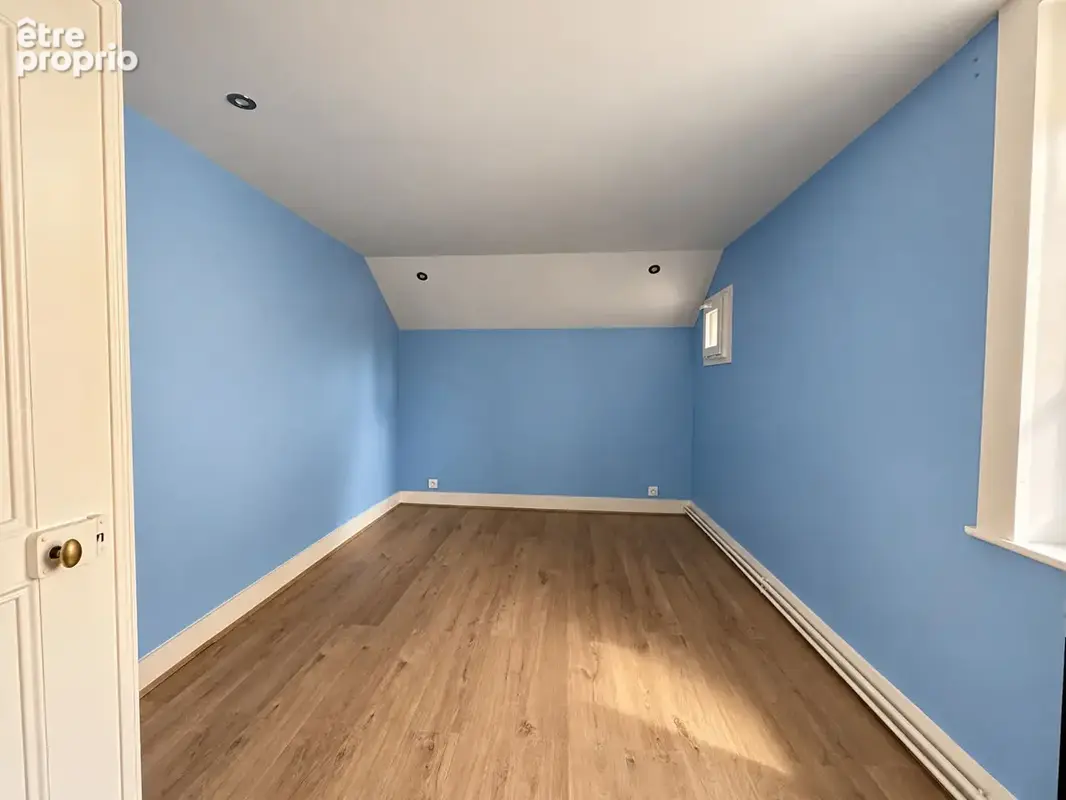 Maison mitoyenne en pierre rénovée avec 3 chambres et Garage - photo 8