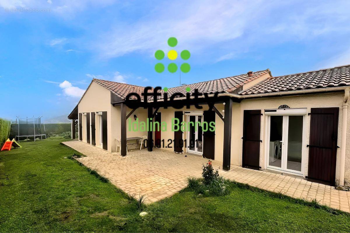 Maison à ROULLET-SAINT-ESTEPHE