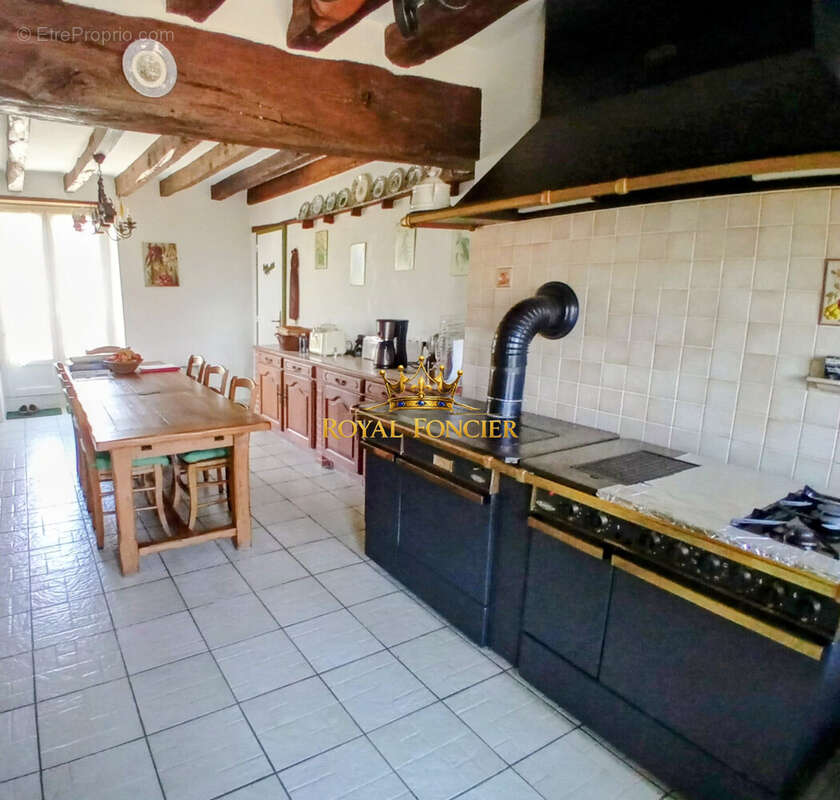 Maison 154 m² à Les Ormes  - photo 8
