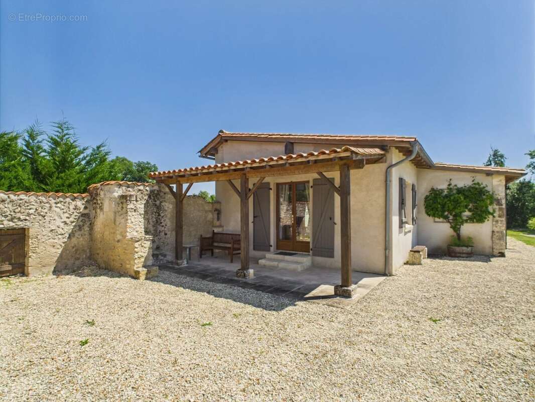Maison à AUBETERRE-SUR-DRONNE