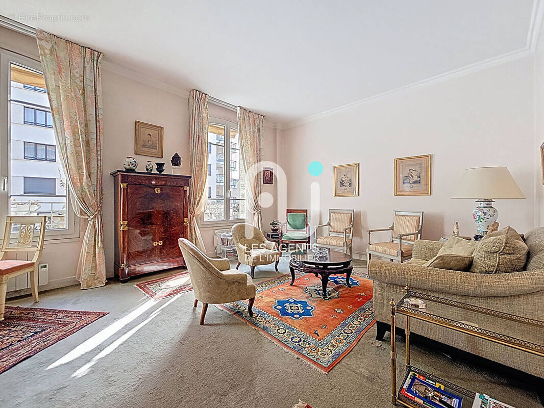 Appartement à SURESNES