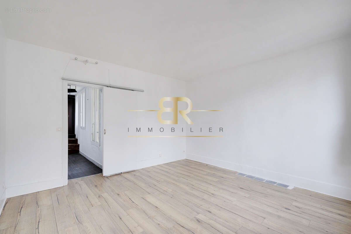 Appartement à PARIS-14E
