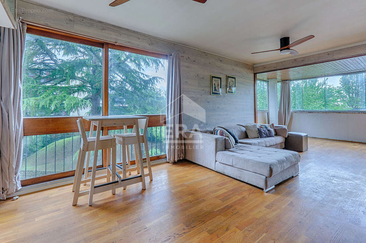 Appartement à FONTENAY-LE-FLEURY