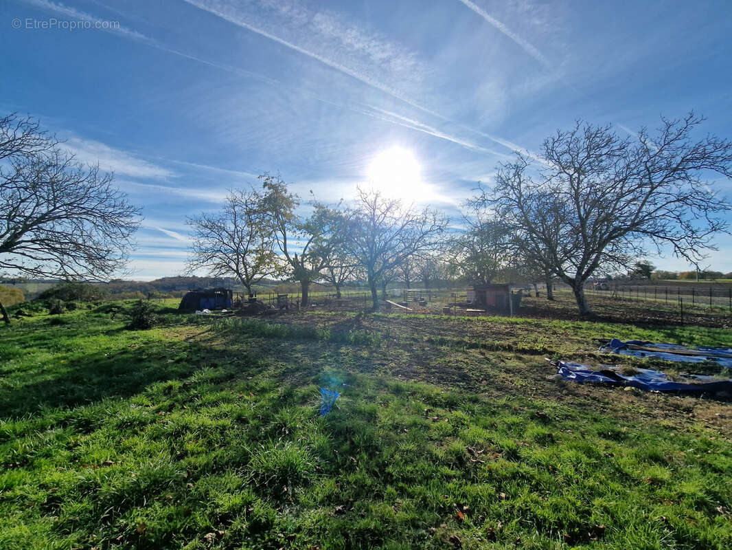 Maison à SAINT-QUENTIN-DE-CHALAIS