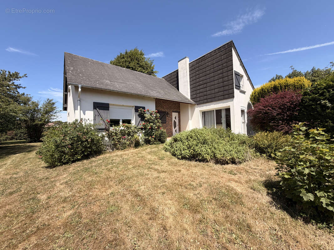 À Tully, Maison de 147m2 à vendre 260000 € - photo 15