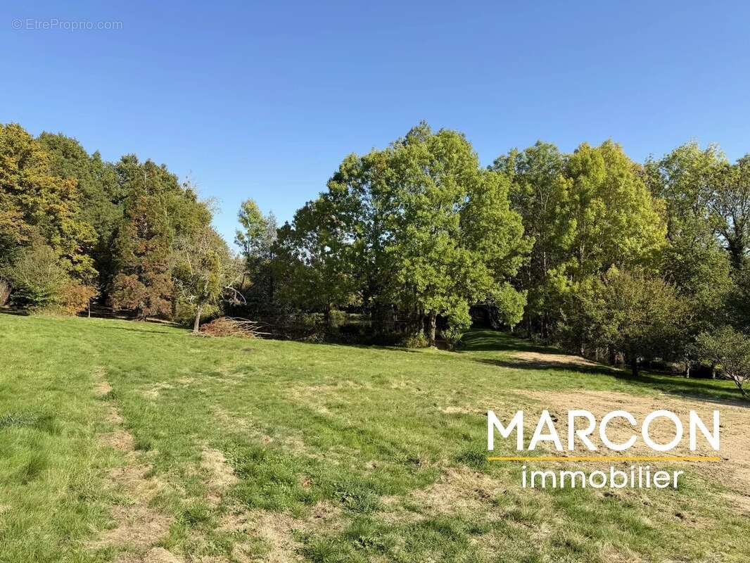 Maison à LA CELLE-DUNOISE