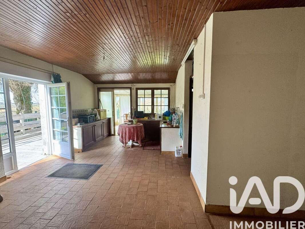 Maison 132 m² à Brie-Sous-Barbezieux  - photo 7