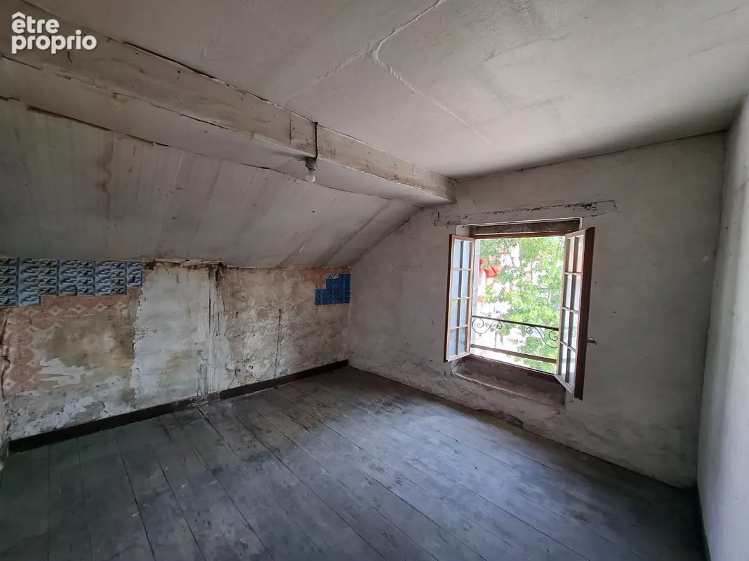 URRUGNE Bourg A rénover: Appartement mansardé de 136.96 m2 et cave - photo 7