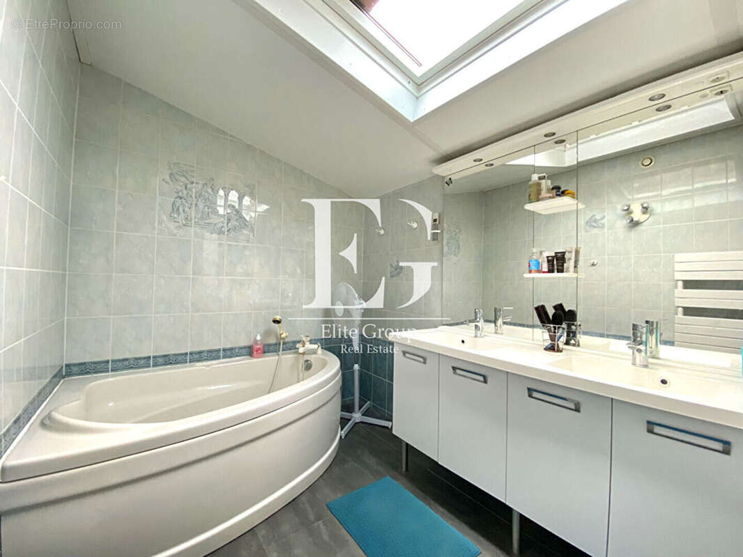 A vendre maison 7 pieces 200 m² - photo 10