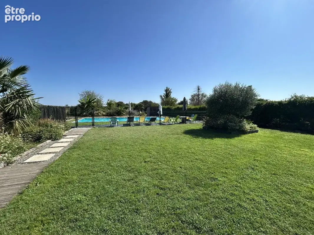 Photo Maison à Longages au prix de 382 000€